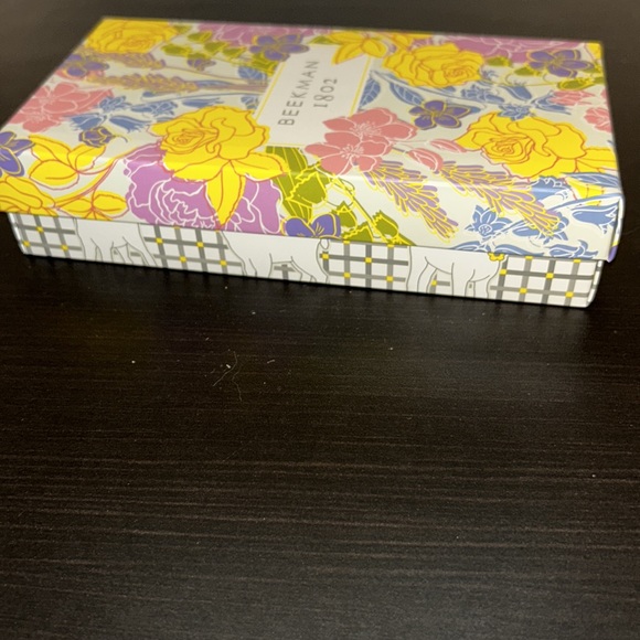 Beekman 1802 Goat Milk Soap Gift Box of 3 Bars 9.0oz each New - Picture 3 of 4